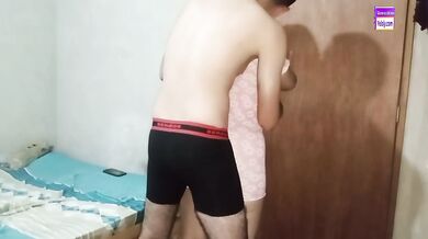 Convencí nuevamente a la milf culona para coger de doggystyle y recibir un creampie completo. By YELOLY