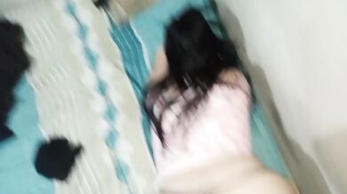 Convencí nuevamente a la milf culona para coger de doggystyle y recibir un creampie completo. By YELOLY