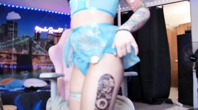 Meadow Romano Squirting & licking it up off the floor after