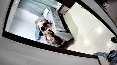 DELIVERY GUY CATCHED ON CAMERA FUCKING A HOT WIFE GETTING A GOOD TIP