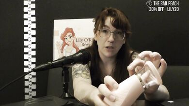 NSFW Review of the Honey Pistil licking vibrator from The Bad Peach | thebadpeach.pro/LilyORiley