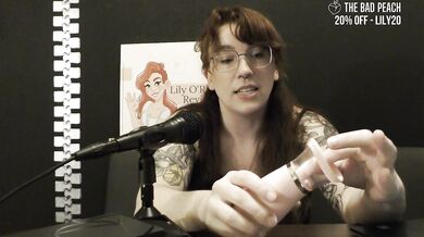 NSFW Review of the Honey Pistil licking vibrator from The Bad Peach | thebadpeach.pro/LilyORiley