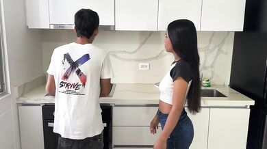Mi big ass stepsister gets angry for not helping her in the toilet, so I calm her down with a rich and strong penetrated by her tight vagina