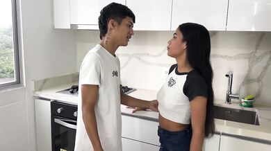 Mi big ass stepsister gets angry for not helping her in the toilet, so I calm her down with a rich and strong penetrated by her tight vagina
