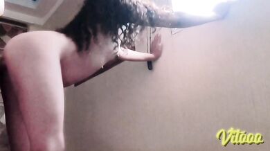 My friend takes a bath with me and ends up giving me her big ass - look how it moves
