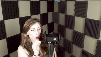 Mia's Intense Sucker Sucking ASMR