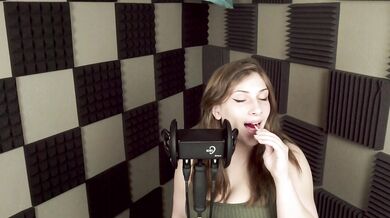 Mia's Intense Sucker Sucking ASMR