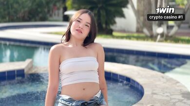 DEBUT! 18-year-old Colombian fan loses her virginity in her first porn video!!