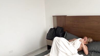 ¿Qué puede pasar si una madrastra comparte una habitacion de hotel con su hijastro?