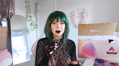 TRYING OUT A NEW FUCKING SEX MACHINE - AUXFUN REVIEW