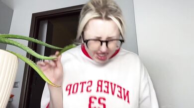 REAL ALLERGIC ATTACK LIVE UNSTOPPABLE SNEEZING AND LOUD NOSE BLOWING
