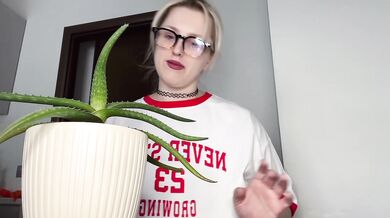 REAL ALLERGIC ATTACK LIVE UNSTOPPABLE SNEEZING AND LOUD NOSE BLOWING
