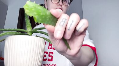 REAL ALLERGIC ATTACK LIVE UNSTOPPABLE SNEEZING AND LOUD NOSE BLOWING