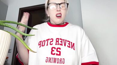 REAL ALLERGIC ATTACK LIVE UNSTOPPABLE SNEEZING AND LOUD NOSE BLOWING