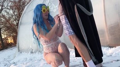 Pee Princess Sucking hot piss out