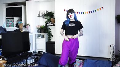Clowngirl Pantsed BTS- Behind the scenes from a little photoset I did!
