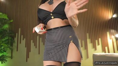 JustinneJade masturbates bold and bare