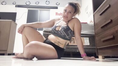 I WANT TO FUCK AND THERE'S NO ONE TO SATISFY ME.