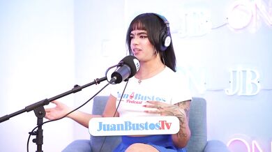 Puta latina se masturba sin piedad y nos cuenta como paso de tatuadora a actriz porno!