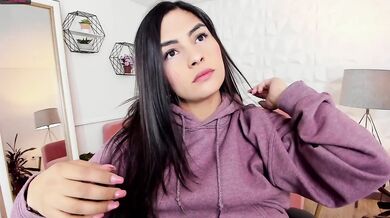 Virgin Bubble Butt Spread – Saray’s Juicy Natural Curves Quake