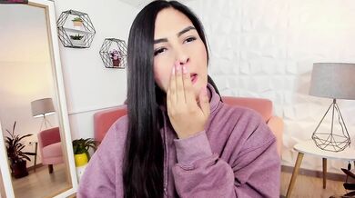 Virgin Bubble Butt Spread – Saray’s Juicy Natural Curves Quake