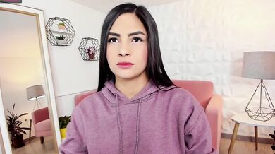 Squirt Fountain from Bushy Hole – BBW Saray Cums Easy for Pleasure