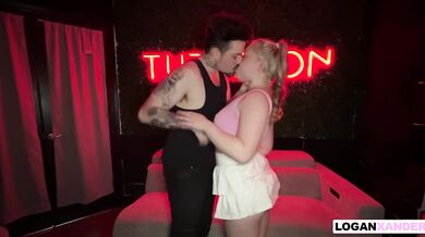 Thick PAWG Eva Nyx Gets Fucked and Her Foot Worshipped by Logan Xander