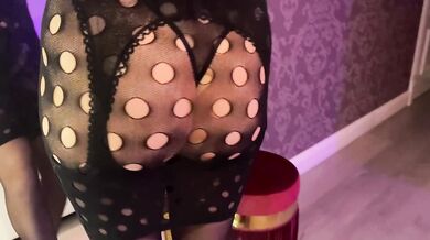 Round dress ass in stockings and high heels