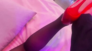 Round dress ass in stockings and high heels