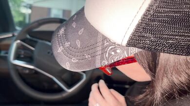 Public handjob in car
