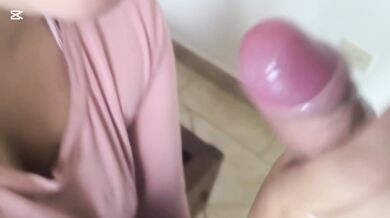 Su primera mamada y recibio toda mi leche en su boca