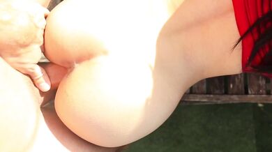 Kore Fox amateur casual sex in front of the neighbours