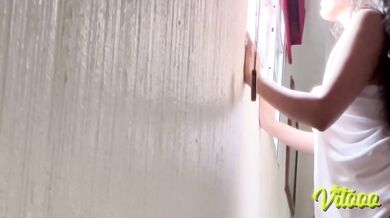 Look how my girlfriend wiggles her ass when she's on all fours - she has a nice ass
