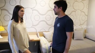 Llame al vecino para que se venga cuando mi marido no está