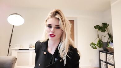 Zara Deeley - Heels and Squirting