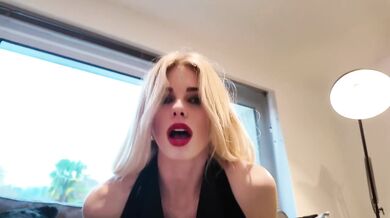 Zara Deeley - Heels and Squirting
