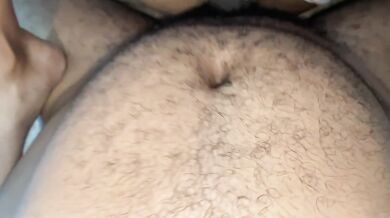 Mi hermoso coño gordito y apretado hace que este hombre no se resiste y se corra dentro de mí