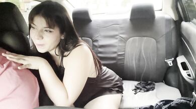My friend masturbates in front of an Uber driver