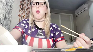 FEED THAT CHUBBY SCHOOLGIRL TO GAIN SOME MORE WEIGHT
