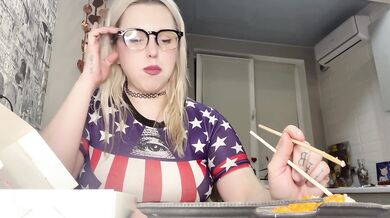 FEED THAT CHUBBY SCHOOLGIRL TO GAIN SOME MORE WEIGHT