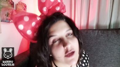 Girl in Minnie outfit makes a messy bubblegum facial - Bunny Looner