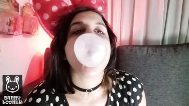 Girl in Minnie outfit makes a messy bubblegum facial - Bunny Looner