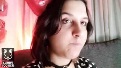 Girl in Minnie outfit makes a messy bubblegum facial - Bunny Looner