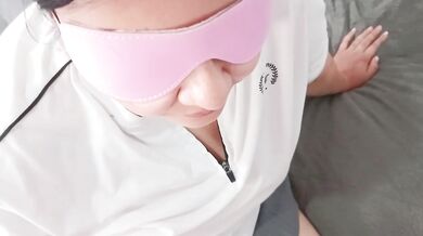 A PELO Y CON LAS BRAGAS EN LAS PIERNAS ME COGÍ A MI VECINA COLEGIALA+18
