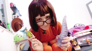 Velma: Masturbação e o Mistério da Gozada
