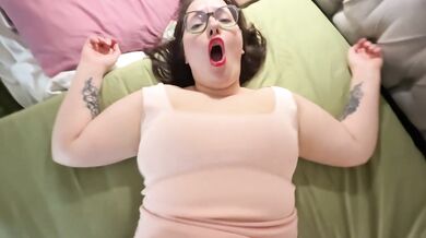TWO LESBIANS ROOMMATES FIGHT OVER GUY COCK /FFM THREESOME