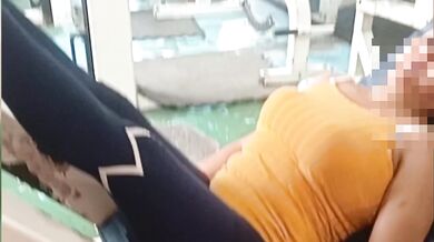 Invito a madura que conocí en el gym a casa