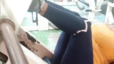 Invito a madura que conocí en el gym a casa