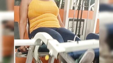 Invito a madura que conocí en el gym a casa