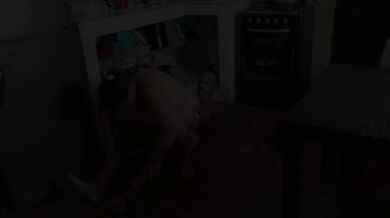 Mi vecino llega a casa y ternemo sexo increíble hasta que eyacula todo su semen caliente